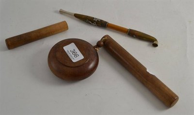 Lot 366 - A Japanese opium pipe (in case)