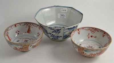 Lot 393 - A late 17th century Chinese blue and white export porcelain octagonal bowl and a pair of Imari...