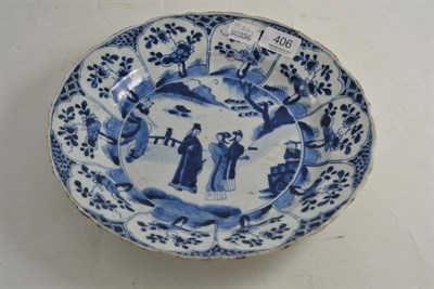 Lot 406 - An early 18th century Chinese blue and white plate decorated with figures