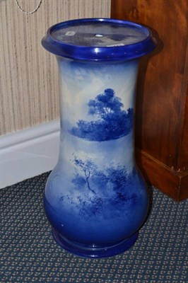 Lot 443 - A Royal Doulton jardiniere stand