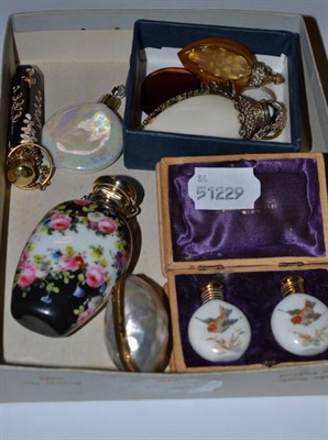 Lot 479 - Pair of scent bottles in fitted case and six assorted scent bottles