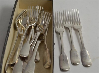 Lot 534 - Thirteen mixed silver forks