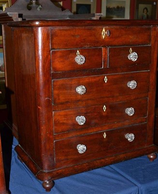 Lot 827 - Victorian mahogany five drawer small chest