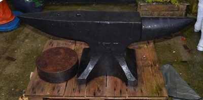 Lot 933 - Traditional anvil