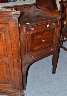 Lot 956 - Georgian mahogany night table