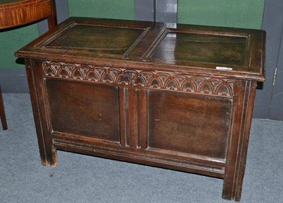 Lot 1004 - Circa 1700 oak coffer