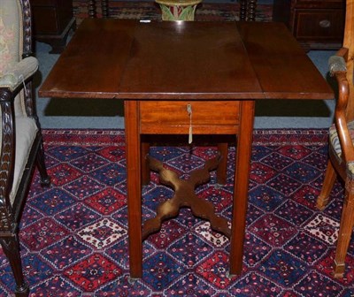 Lot 1046 - A mahogany drop-leaf table