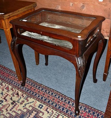 Lot 1053 - Edwardian mahogany bijouterie table