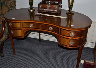 Lot 1176 - Edwardian mahogany kidney shaped dressing table