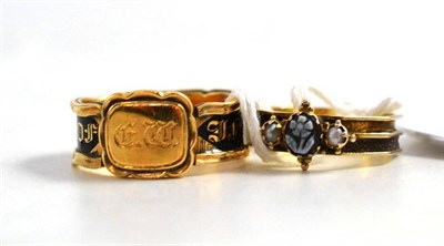 Lot 253 - An 18 Carat Gold Mourning Ring, black enamelled to read 'IN MEMORY OF' and engraved with...