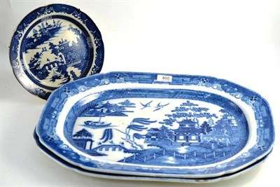 Lot 402 - A Pair of Early 19th Century Spode Pearlware Willow Pattern Meat Plates, 52.5cm wide; and A Similar