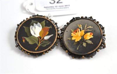 Lot 32 - Two pietra dura brooches