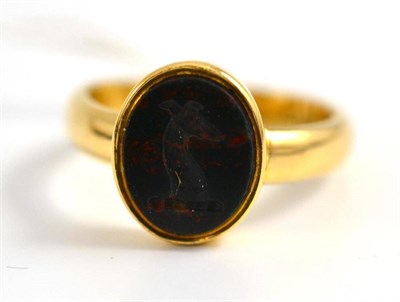 Lot 40 - An 18ct gold signet ring