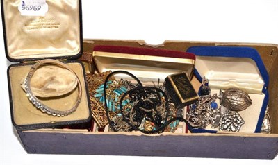 Lot 43 - Quantity of assorted costume jewellery including a late 19th/early 20th century paste bangle