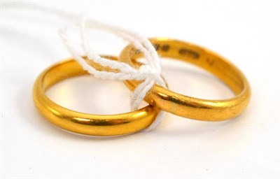Lot 60 - Two 22ct gold wedding bands