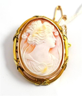 Lot 278 - A cameo brooch