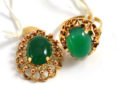 Lot 280 - A ring and a pendant, set with green agates