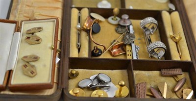 Lot 282 - A jewellery box containing a fox head stock pin, assorted cufflinks, buttons and studs, some 18ct