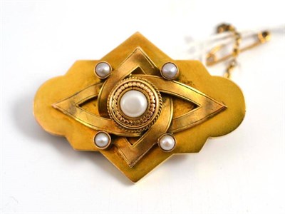 Lot 296 - A late Victorian/early Edwardian pearl set brooch