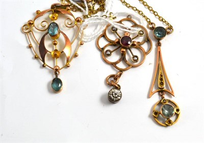 Lot 302 - Two early 20th century pendants and a necklace (a.f.) (3)