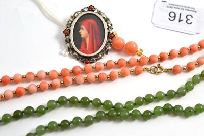 Lot 316 - A cameo necklace and pair of earrings, a green bead necklace and a portrait brooch