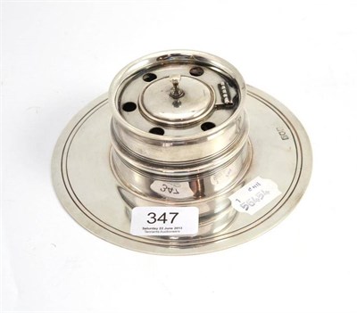 Lot 347 - A silver inkwell, London assay