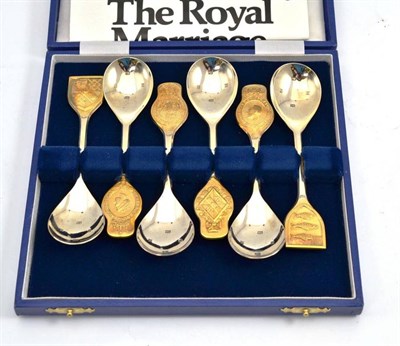 Lot 386 - Cased set of Charles and Diana commemorative spoons