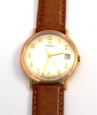 Lot 418 - A 9ct gold centre seconds calendar wristwatch, signed Omega