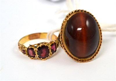 Lot 432 - A garnet five stone ring and a cat's-eye ring