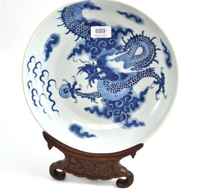 Lot 689 - Chinese blue and white dragon dish, 28cm diameter