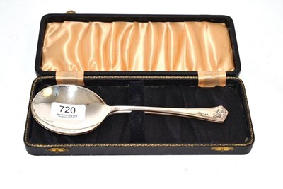 Lot 720 - Pair of silver serving spoons, cased