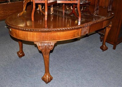 Lot 807 - A 1920's mahogany extending dining table on claw and ball feet, 179cm extended