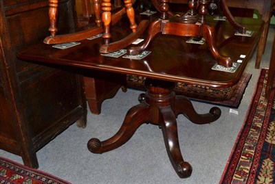 Lot 921 - Victorian mahogany pedestal dining table, width 105cm