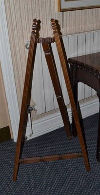 Lot 1362 - Edwardian walnut easel stand, height 107cm