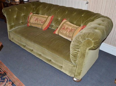 Lot 1392 - A Victorian Chesterfield settee upholstered in green velvet, width 197cm