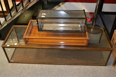 Lot 1409 - Three glazed table top display cabinets