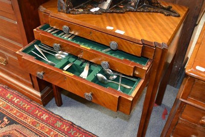 Lot 1475 - A quantity of silver plated Elkington & Co. cutlery contained within a three drawer chest