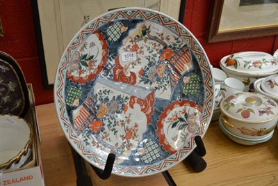 Lot 1614 - A Japanese Imari porcelain circular shallow dish, decorated with overlapped fans enriched with...