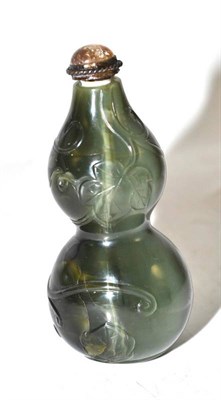 Lot 85 - A Chinese green hardstone double gourde snuff bottle