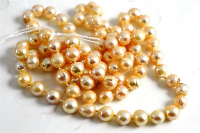 Lot 93 - A baroque cultured pearl necklace