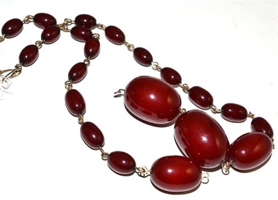 Lot 106 - An amber necklace of cherry barrel shaped beads
