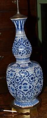 Lot 334 - A 20th century blue and white Delft lamp with shade