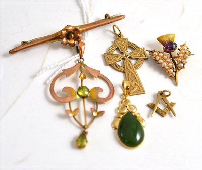 Lot 365 - A peridot pendant, a thistle brooch and assorted charms and pendants