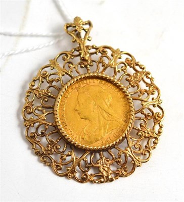 Lot 372 - An 1899 sovereign loose mounted in a 9ct gold pendant mount