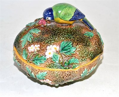 Lot 99 - George Jones majolica box and cover, 13cm diameter