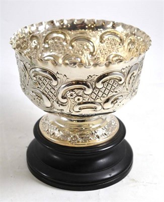 Lot 100 - A silver bowl and stand