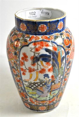 Lot 102 - A late 19th/early 20th century Japanese Imari baluster vase, 25.5cm high