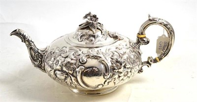 Lot 154 - Victorian silver teapot