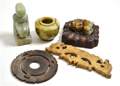 Lot 216 - A group of five Chinese jade/jadeite items including a crouched lion (one wood stand)