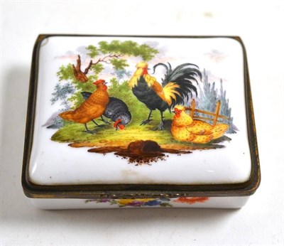 Lot 226 - A 19th century Continental snuff box